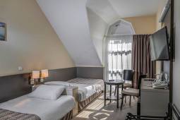 corvin-hotel-budapest-corvin-wing-stardard-room-with-two-single-beds.jpg
