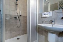corvin-hotel-budapest-corvin-wing-superior-bathroom.jpg