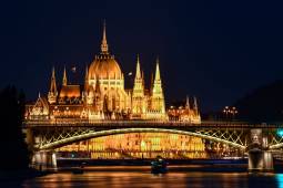 budapest-parlament-ejjel.jpg